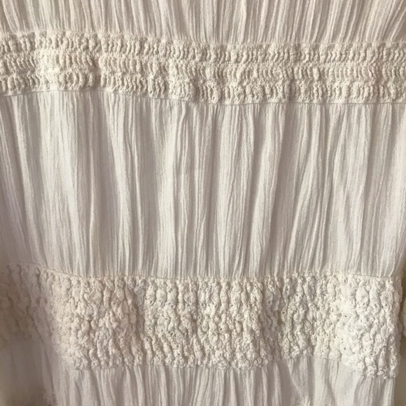 Hinge • Creamy White Embroidered Blouse - Picture 4 of 10